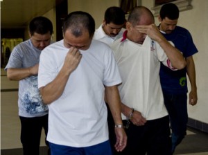 Los hermanos González Villareal (izq y tercero a la der) podrían morir en la horca por narcotráfico en Malasia. ARCHIVO