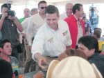 Enrique Peña Nieto, festejó a trabajadores de la industria de la construcción por el Día de la Santa Cruz. NTX