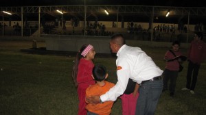 HIJOS DE ENTRENADOR DE CABORCA DANDO SU APOYO A SU PAPA