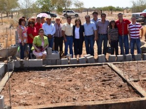 KARINA GARCIA ENTREGA INICIO DE OBRA PIE DE CASA
