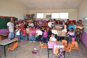 APOYA KARINA GARCIA A NINOS DE COMUNIDADES INDIGENAS