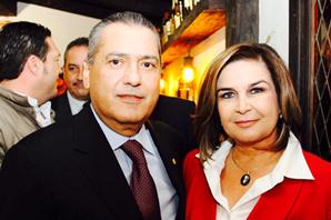 KARINA GARCIA CON MANLIO FABIO BELTRONESii