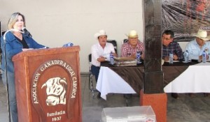 ASOC GANADERA KARINA GARCIA EN SU INTERVENCION E INAUGURANDO EL EVENTO 516 (2)
